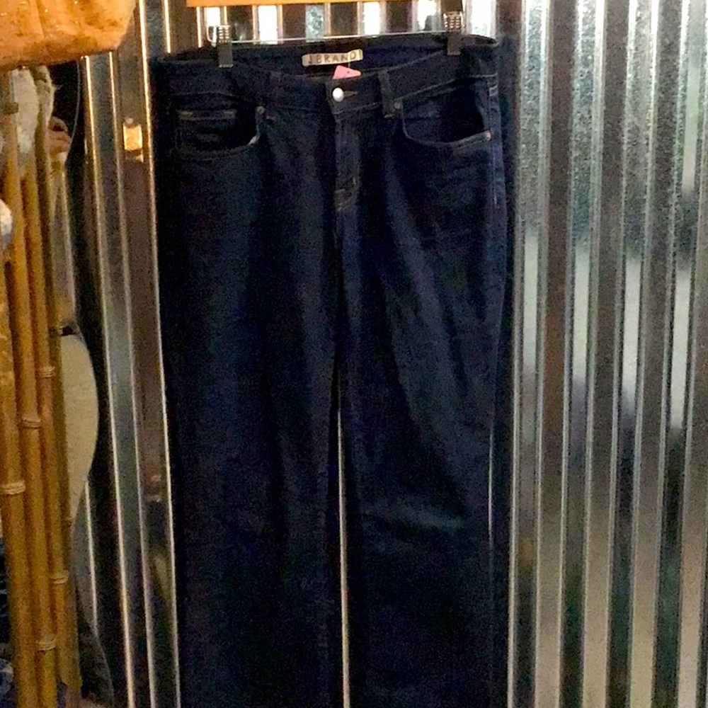 J brand dk denim pure. 31. Nice soft denim.  Great color zip fly